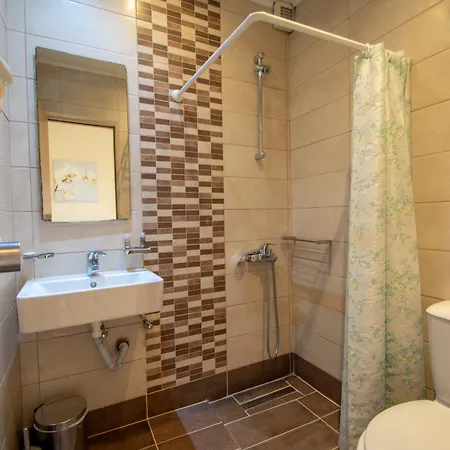 Emilia Hotel 2*